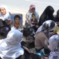 Çocukları dağa kaçırılan aileler yol kapattı