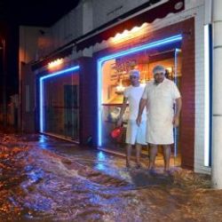 Yarım saatlik yağmur Bodrum'u vurdu