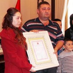 Gurbetçi vatandaş şehit astsubayın eşine ev bağışladı