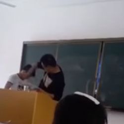 Okulun ilk günü tüm sınıfı tokatladı