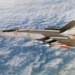 Irak IŞİD'e bombardıman başlattı