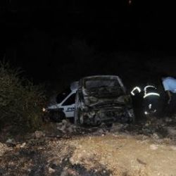 Sürücü yanan aracını bırakıp kaçtı