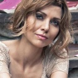 Elif Şafak: Benim Türkiye'm de anneannem gibi öldü