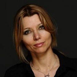 Elif Şafak: Türk milleti tokatlanmaya alışkındır