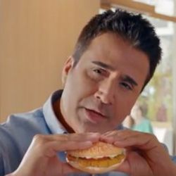 Emrah oynadığı reklamdan 2 milyon 800 bin TL aldı