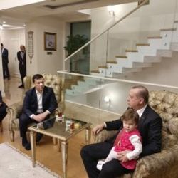 Cumhurbaşkanı Erdoğan'dan burnu kırılan vekile ziyaret