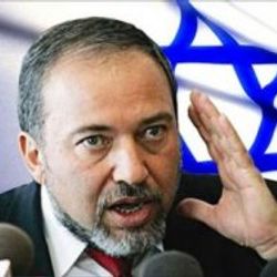 Liberman'ın zorla camiye girmesine sert tepki
