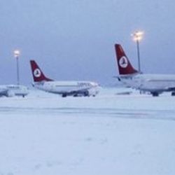 Kar yağışı bazı uçuşları iptal ettirdi