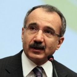 Dinçer okul kitaplarında izlenecek yolu anlattı