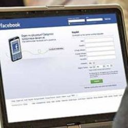Facebook kıskanç ve mutsuz yapıyor