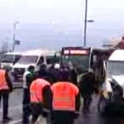 Servis minibüsü metrobüs yoluna girdi