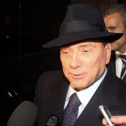 Berlusconi'den yargıçlara: Feministler komünistler