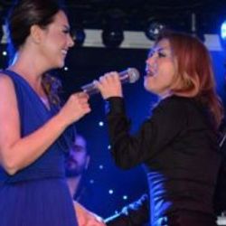 Ebru Gündeş'ten Ceylan'a: Boyu küçücük ama sese bak