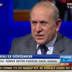 Burhan Kuzu: Ana dilde eğitim memleketi böler