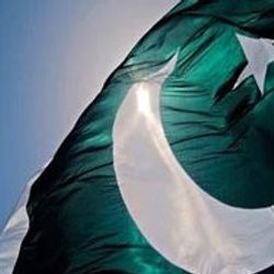 Pakistan hükümeti düşürüldü