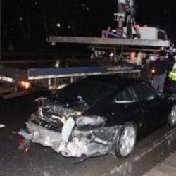 Yarış pilotu Yücel Özbek Porsche'sini dağıttı