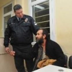 İzmir polisi sokakta kalanlara sahip çıktı
