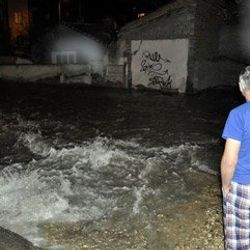 Eskişehir'de su boru hattı patladı
