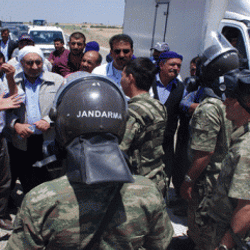 Şanlıurfa'da yol kapatan protestoculara müdahale