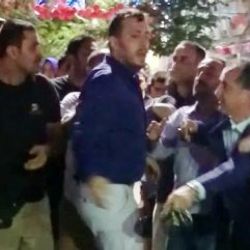 Ak Partili başkanla seyyar satıcının kavgası İZLE