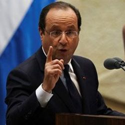 Hollande: Avrupa Trump'a güçlü bir yanıt vermeli