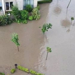 Ağaoğlu'nun Ümraniye'de yaptırdığı siteyi su bastı