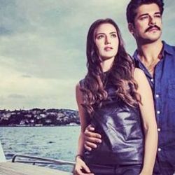 Burat Özçivit'ten Fahriye Evcen'e jest