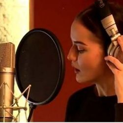 Fahriye Evcen stüdyoya girdi şarkı söyledi İZLE