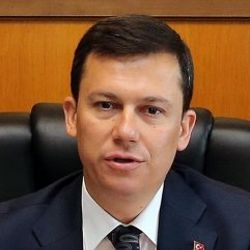 AK Partili Fatih Şahin'in burnu kırıldı