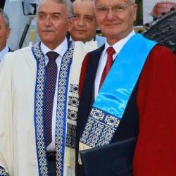 77 yaşında doktora diploması aldı