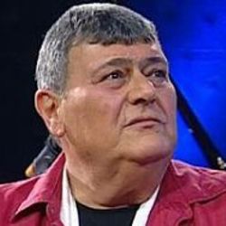 Ferdi Özbeğen hayatını kaybetti