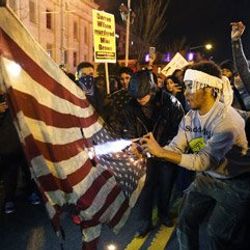 ABD'de Ferguson eylemcileri Kara Cuma'yı protesto etti
