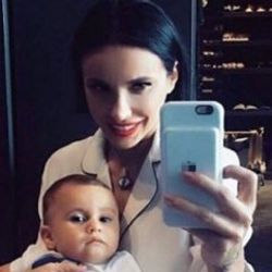 Gülşen oğlu Benan'la selfie yaptı