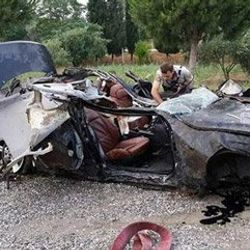 Foça'da esrarengiz kaza: 2 ölü 1 yaralı
