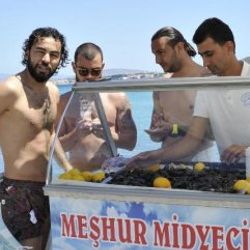 Ünlü futbolcuların Çeşme çıkarması