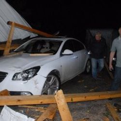 Zonguldak'ta şiddetli lodos evin çatısını uçurdu