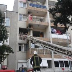 İzmir'de sıkışan gaz bomba gibi patladı: 2 yaralı