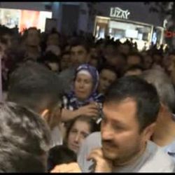 1 TL'lik ayakkabı izdihamı