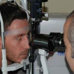 Gözündeki dikenle 20 yıl yaşadı