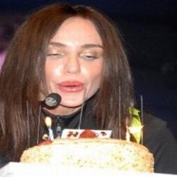 Gülşen'e sahnede doğum günü sürprizi