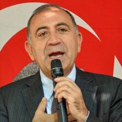 Gürsel Tekin: Tarhan istifasını gözden geçirmeli