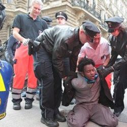 Hamburg'da mültecilerin eylemine polis müdahalesi