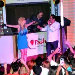 Hande Yener sahnede kan ter içinde kaldı