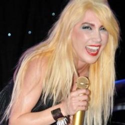 Hande Yener Bursa'da konser verdi