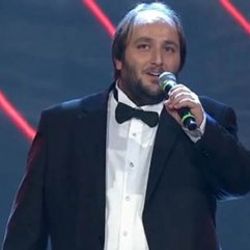Hasan Doğru protokole şarkı söyleyecek