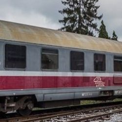 Özçekim yapmak isterken elektrik akımına kapıldılar