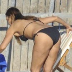 Hülya Avşar'dan bikini şov