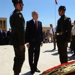 İhsanoğlu İnönü'nün mezarını da ziyaret etti İZLE