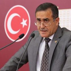 İhsan Özkes: CHP'liler AK Partililerden daha dindar