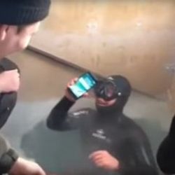 iPhone 7 Plus buz tutan nehirden çalışır halde çıkarıldı